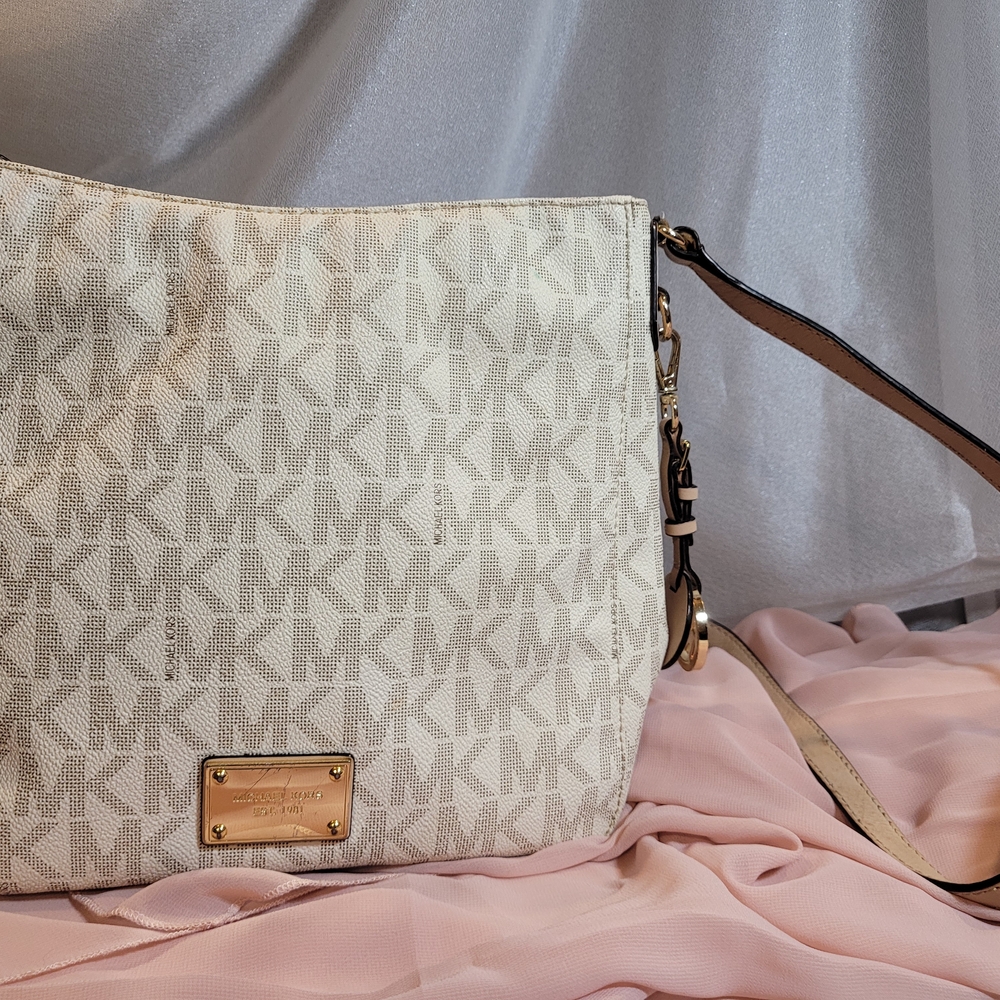 Michael Kors Jet Set Travel Large Logo Messenger Bag